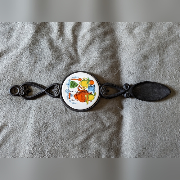 Vintage Price Imports Iron Trivet / Hot Plate...Japan Heavy Spoon Shaped - Picture 3 of 5